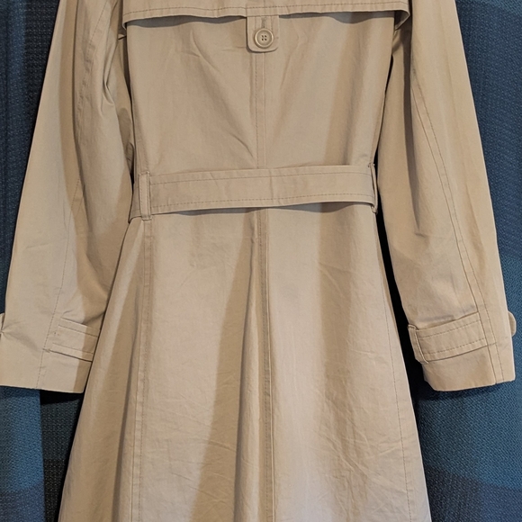 Banana Republic Beige Trench Coat - Picture 4 of 8